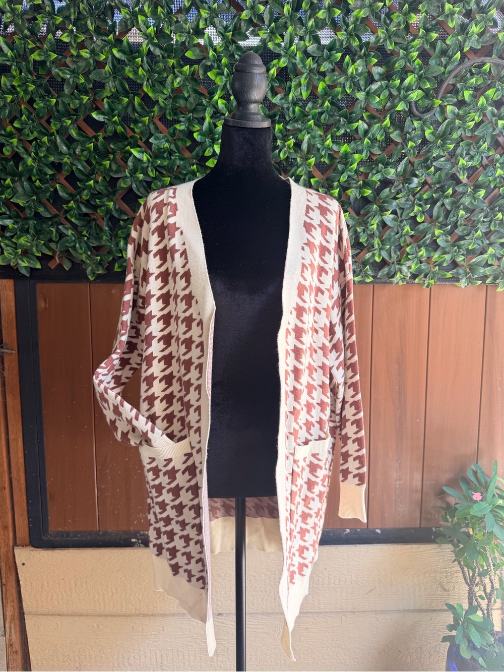 Open-Front Houndstooth Cardigan in Cream and Brown
